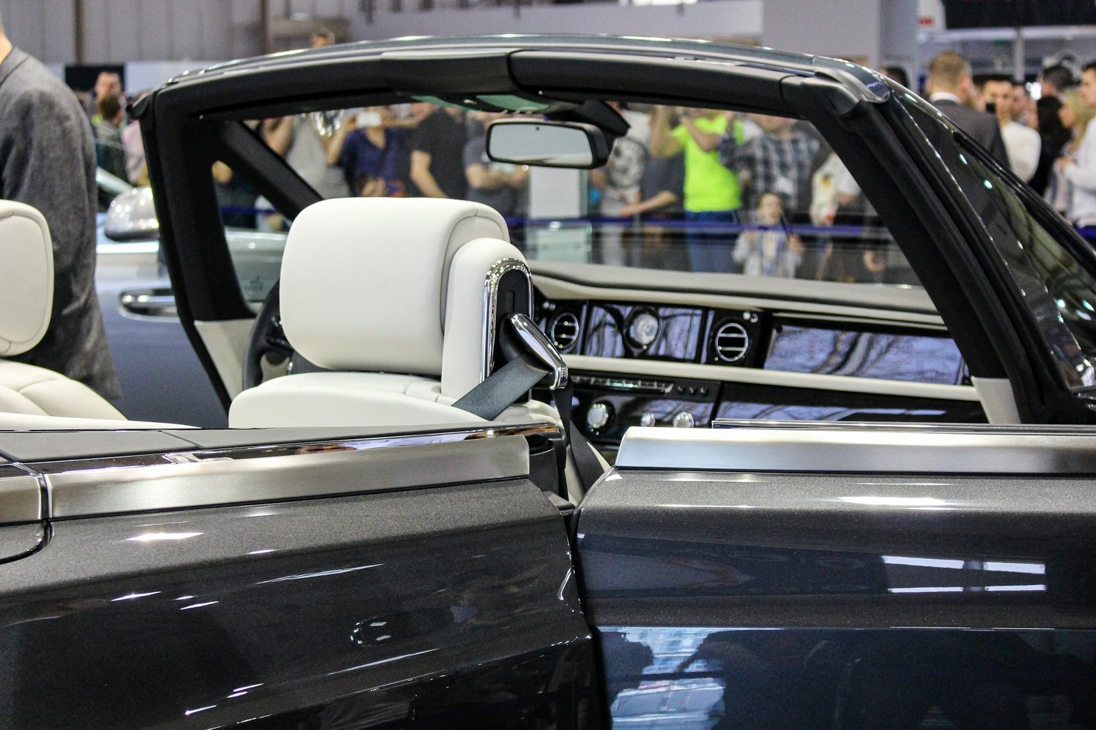 O interior de uma Rolls-Royce: o ápice do luxo automotivo