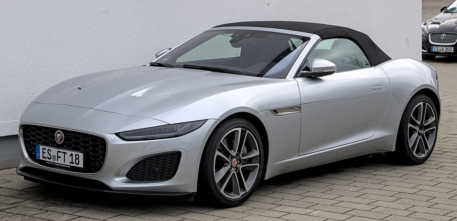 Jaguar F-Type: o esportivo britânico que ainda emociona