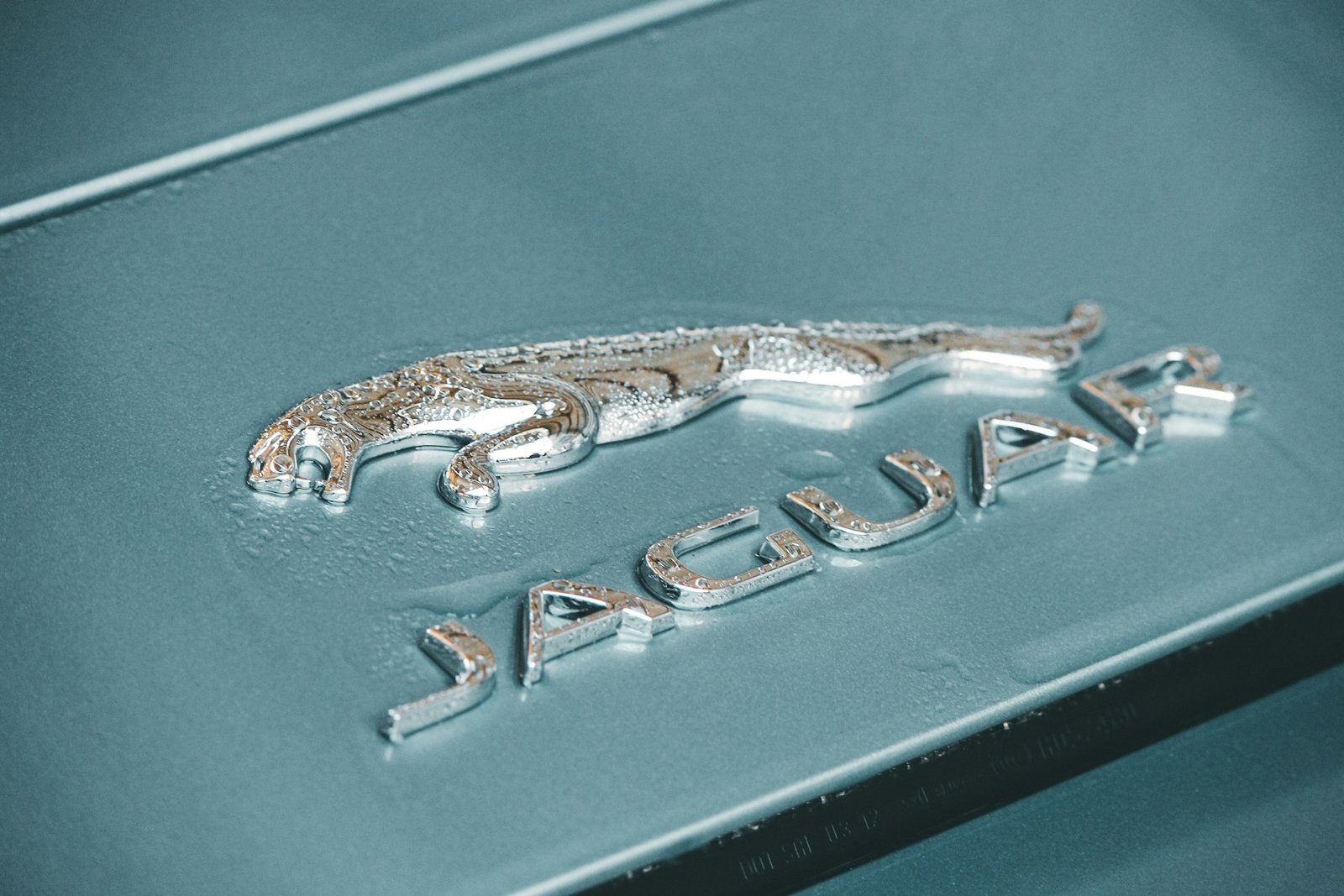 Jaguar F-Type vs rivais esportivos: como o inglês se compara aos concorrentes