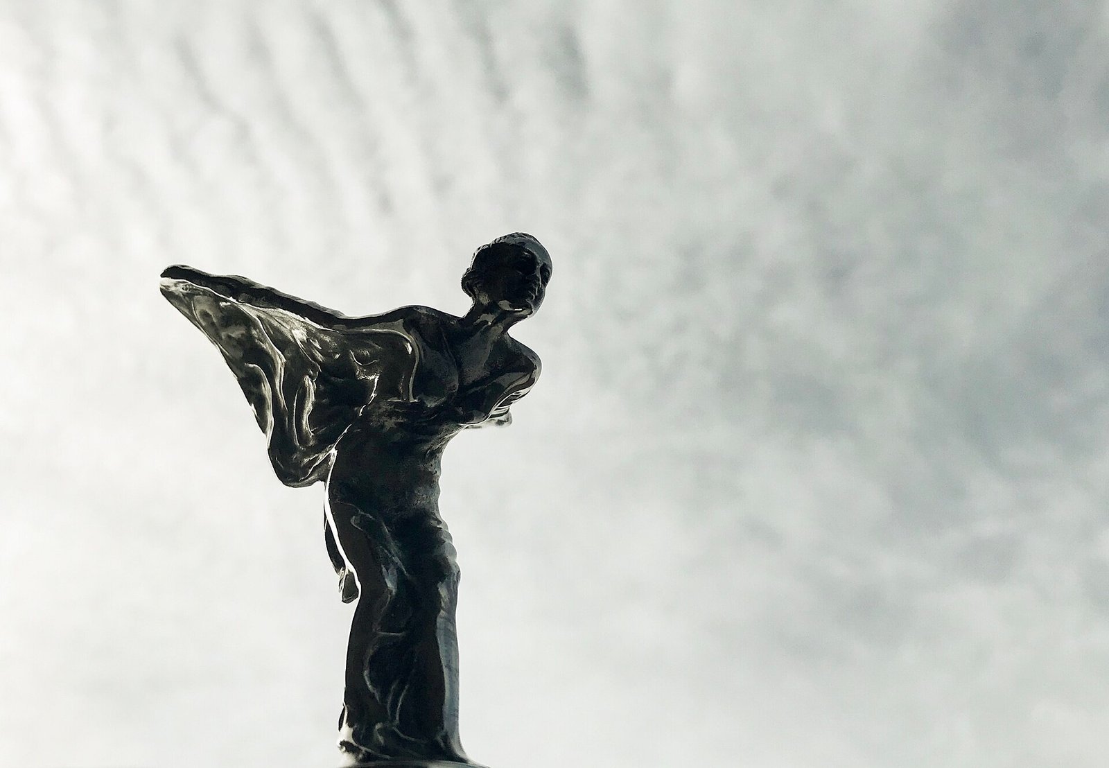 Spirit of Ecstasy: a história do símbolo da Rolls-Royce