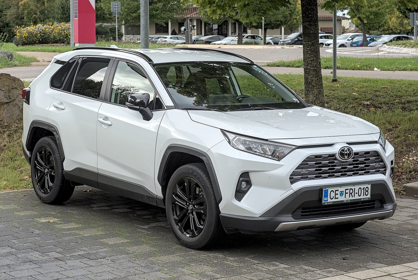 Toyota RAV4: o SUV médio que aposta em conforto e eficiência