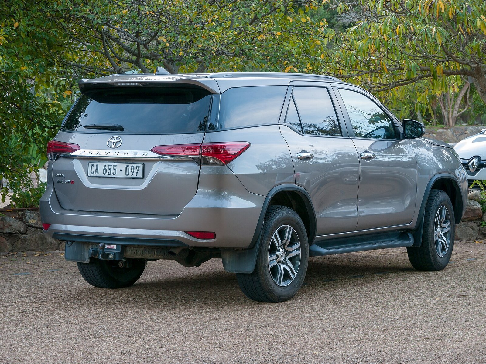 Toyota SW4: O SUV Grande de 7 Lugares em Análise Detalhada